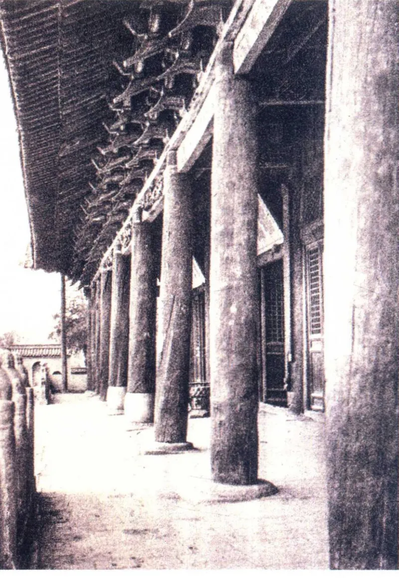 喜仁龍《中國早期藝術史》所收1929年以前曲陽北嶽廟正殿柱廊舊影
