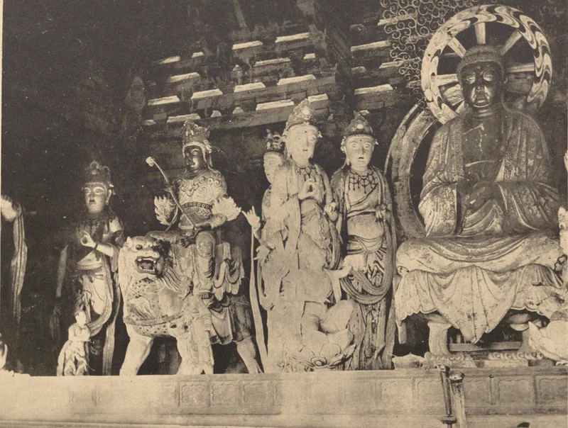 Zhongguo Wenhua Shiji, primo volume, di Tokiwa Daijo e Sekino Tadashi: il Buddha Amitabha a occidente all'interno della sala del Tempio Foguang, immagine d'epoca