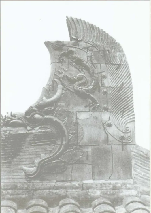 Edizione riordinata dello Zhongguo Gu Jianzhu Tudian, fotografato da Liang Sicheng e altri: ornamento chiwei sul colmo principale della grande sala del Tempio Foguang