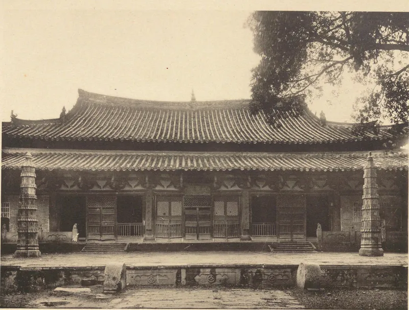 Zhongguo Wenhua Shiji, dritte Sammlung: alte Aufnahme der Großen Heldenhalle des Guangxiao-Tempels von 1900