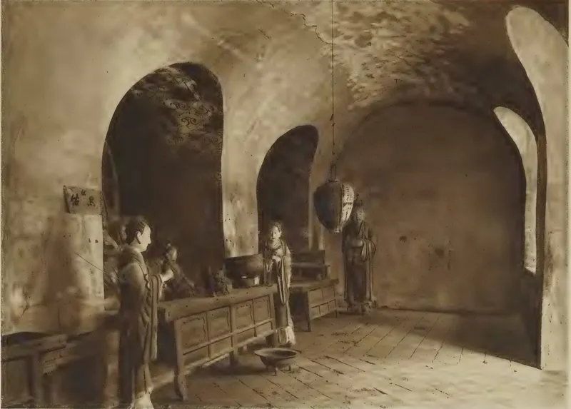 Ernst Boerschmann, Baukunst und Landschaft in China: alte Innenansicht des Erdgeschosses der Haupthalle von Jinci
