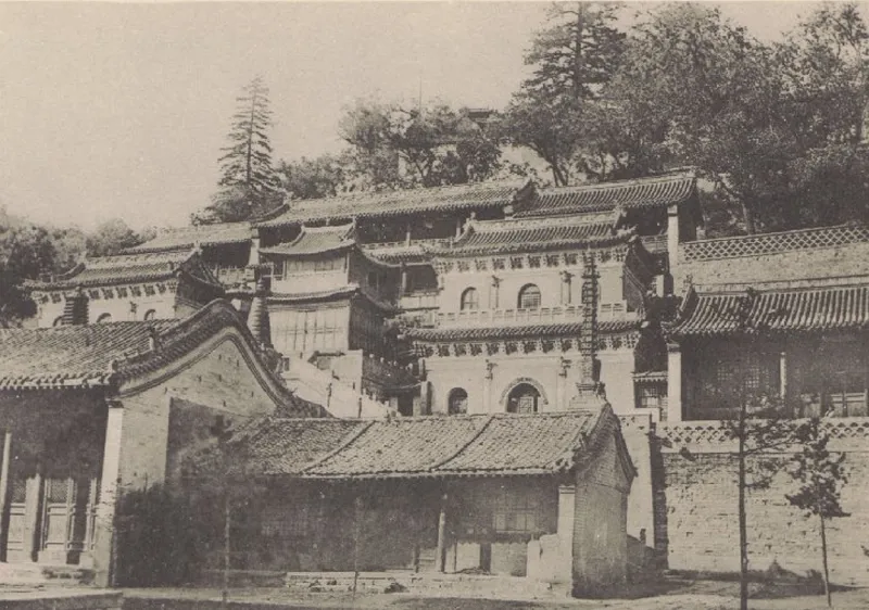 沙畹1907年所攝顯通寺五座銅塔與銅殿,《北中國考古圖錄》