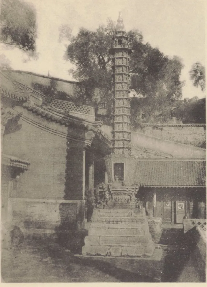 沙畹1907年所攝顯通寺方形層級銅塔,《北中國考古圖錄》