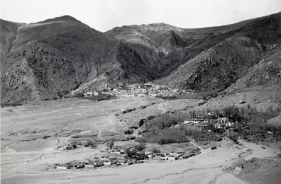 1936年哲蚌寺建築群與乃瓊寺全景